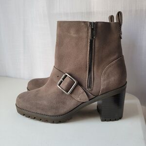 UGG Fern women's waterproof taupe suede heeled boots size 9